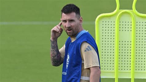 Messi joins Miami training, return date unclear .
